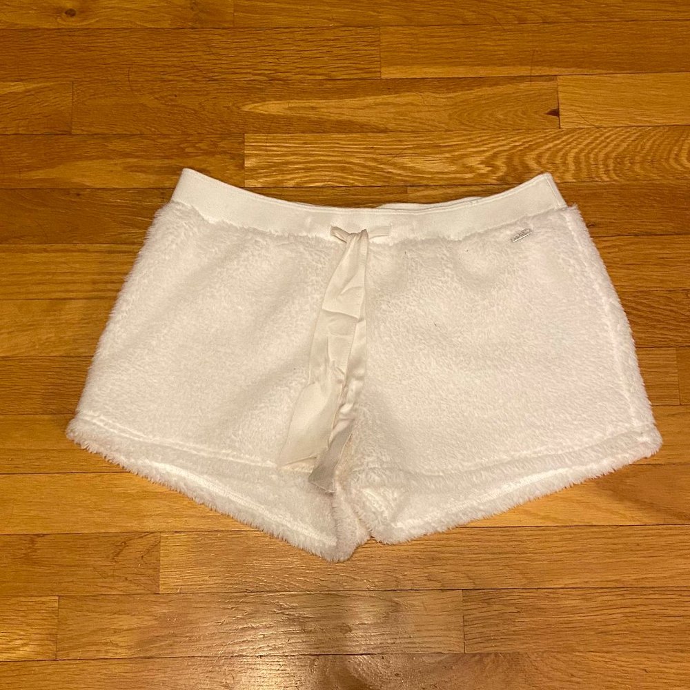 Fuzzy White Gilly Hicks Shorts - Size Medium